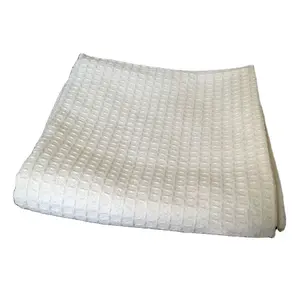 Beyaz 100% pamuklu battaniye dokuma hastane kare yetişkin giyilebilir otel düz boyalı iplik battaniye/havlu battaniye