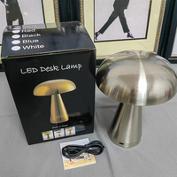 Champignon en métal à côté de la lampe de table rechargeable LED sans fil tactile dimmable USB lampe de table Mid Century