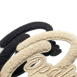 Patch brodé en chenille avec <span class=keywords><strong>motif</strong></span> de <span class=keywords><strong>lettres</strong></span> <span class=keywords><strong>personnalisé</strong></span> et adhésif thermocollant au dos - Product Image 1