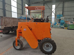 小型农夫使用自走式堆肥翻转机，用于有机堆肥翻转机 - Product Image 6