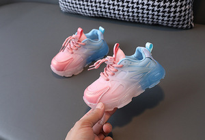 Baskets d'été pour garçons et filles Chaussures pour enfants de 1 à 6 ans en maille respirante avec lumière <span class=keywords><strong>lumineuse</strong></span> LED - Product Image 2