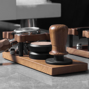 Support universel moderne et minimaliste pour tamper à café, accessoire de rangement pour poignée de machine à café, support de <span class=keywords><strong>tamping</strong></span> en bois de Sapele, outil de dosage - Product Image 3