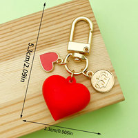 Llavero Colgante de Resina con Diseño de Corazón Rojo Brillante para Niñas, Accesorios Pequeños y Frescos para Parejas, Adornos Colgantes para Bolsos