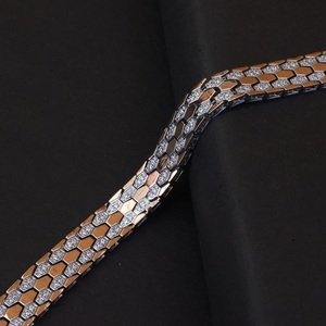Pulsera de Cadena y Eslabones Plateada en Rodio, Moderna y Elegante, para Uso Unisex en Fiestas - Product Image 2