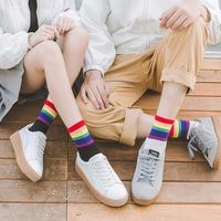Chaussettes de cheville athlétiques à rayures arc-en-ciel pour femmes noir blanc chaussettes d'équipage en mélange de coton respirant pour la course à pied vêtements quotidiens décontractés