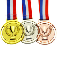 Ruban de médaille de sport plaqué de trophées de médaillon en métal blanc de récompenses de logo personnalisable pour la fête d'anniversaire de fête nationale