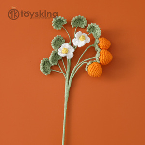 <span class=keywords><strong>Bouquet</strong></span> de fleurs de fraises multi-têtes en crochet fait main, style <span class=keywords><strong>frais</strong></span> et délicat pour la décoration de la maison, cadeau sucré pour les filles - Product Image 2