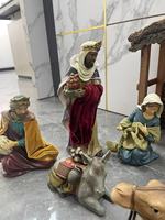 Crèches de Noël de 12 pouces avec grange de la Nativité, statue de la Sainte Famille, Jésus-Enfant dans le berceau, ornement de crèche de Noël, décoration de Noël pour l'église et la maison