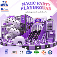 Structure de jeu intérieure commerciale personnalisée à thème lumineux, avec toboggan multi-voies et piscine à balles, recyclable et adaptée aux enfants.