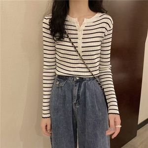 Suéter de explosión de nuevo producto para mujer, suéter de punto blanco y negro a rayas con bloque de Color, suéter ajustado de un solo botón para mujer - Product Image 3