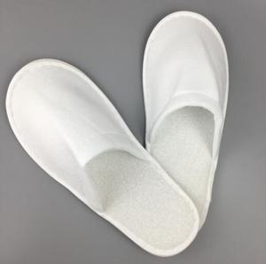 Pantuflas Desechables Personalizables de Peluche Blanco para Hotel, 28 cm x 10.5 cm, Artículos de Primera Calidad para Mayor Comodidad y Conveniencia - Product Image 2