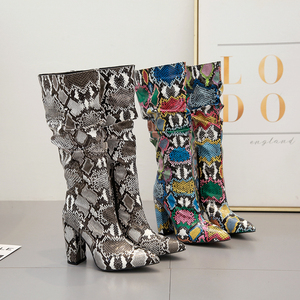 Bottes à talons pour femme, motif serpent, talon bloc, pointure 35-42, couleur unie, pour dames - Product Image 1