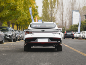 2023 Elantra N Line Sedan Sporty alami mesin aspirasi otomatis R16 ban Gas/bensin baru Styling berani Interior kiri gelap - Product Image 5