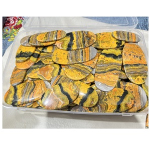 Fournisseur en gros de cabochons ovales naturels à coupe ronde pour la fabrication de bijoux au prix de gros - Product Image 1