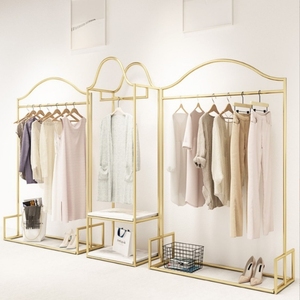 <span class=keywords><strong>Étagère</strong></span>s latérales dorées Nouveau centre commercial <span class=keywords><strong>Rail</strong></span> de vêtements Présentoir de magasin pour femmes Présentoirs combinés au sol - Product Image 2