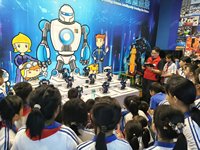MY ROBOT TIME LINE-CORE M Robot humanoïde bipède - Technologie éducative pour la formation des jeunes et le développement de la compétence technologique et spatiale des étudiants