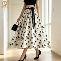 Jupe longue plissée évasée OEM personnalisée pour femme, taille haute élastique, imprimé floral blanc et noir, en polyester et mousseline, idéale pour l'été
