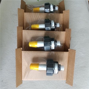 เซ็นเซอร์วัดค่าการนำไฟฟ้า Burkert 8220 แบบ 2 ขั้ว PN10 FKM รุ่นกะทัดรัด 00426872 - Product Image 1