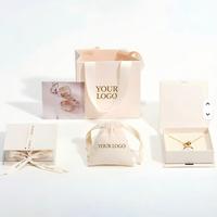 Boîte d'emballage à bijoux Youen en gros, personnalisée avec logo, doublure en éponge, beige, à rabat, pour colliers et bagues, avec ruban