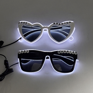 Néon lumineux LED juste marié lunettes pour mariée marié lunettes rougeoyantes décor de fête de mariage éclairer lunettes de soleil accessoires Photo - Product Image 4