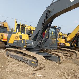 Pelles hydrauliques sur chenilles Volvo EC220 d'occasion à vendre Performances fiables avec moteur central et composants de pompe - Product Image 2