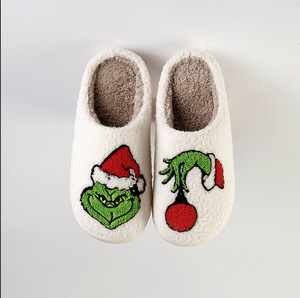 Chaussons d'hiver légers et chauds en fausse fourrure pour homme et femme, idéal pour la maison – Collection Noël <span class=keywords><strong>Grinch</strong></span> - Product Image 3