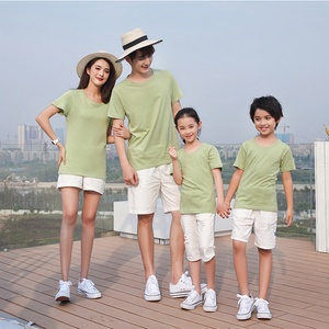 เสื้อยืดคอกลมทรงปกติ สีพื้น ผ้าฝ้ายหวี 100% ป้องกันรอยยับ ระบายอากาศได้ดี ชุดคู่พ่อแม่ลูก สกรีนโลโก้ได้ - Product Image 2