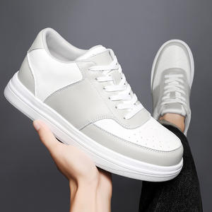 รองเท้าผ้าใบผู้ชายทรงกลมหนังวัวตาข่ายระบายอากาศเพิ่มความสูง 8 ซม. รุ่นใหม่สำหรับฤดูร้อน สีขาว - Product Image 2