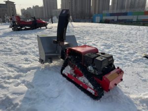 Souffleuse à neige industrielle à essence télécommandée de 10 CV, moteur 240cc, portée de projection de 10 à 20 m, pour l'agriculture et le jardin - Product Image 2