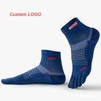 Chaussettes de sport tricotées personnalisables OEM de haute qualité, confortables, respirantes, antidérapantes, unisexes, à cinq doigts avec grip pour les orteils