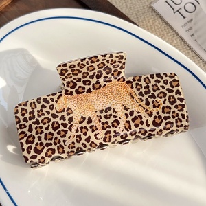 กิ๊บติดผมลายเสือดาว PVC น้ำหนักเบา ดีไซน์หรูหรา คุณภาพสูง กิ๊บหนีบผมสุดหรู สำหรับผู้หญิง เครื่องประดับผมสำหรับงานแต่งงาน - Product Image 3