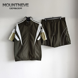 Tuta Sportiva da Uomo Antivento Vintage, Set Calcio Personalizzabile con Blocchi di Colore, Maniche Corte, Pantaloncini <span class=keywords><strong>Cargo</strong></span> con Bordi a Contrasto, in Nylon, Due Pezzi, OEM - Product Image 1