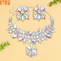 Ensemble de bijoux de carnaval en gros, accessoires, collier et boucles d'oreilles de mariée entièrement sertis de diamants et de cristaux pour mariage, élégance et fête