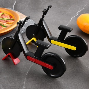 Piccola pecora creativa in acciaio inox Pizza Cutter rullo usa e getta strumento di cottura del Tram - Product Image 1