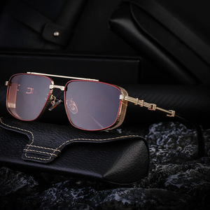 Nuevas Gafas de Sol Estilo Punk para Hombre, Marco Cuadrado Pequeño de Metal Negro, Protección UV400, Lentes de PC Clase 2 - Product Image 4