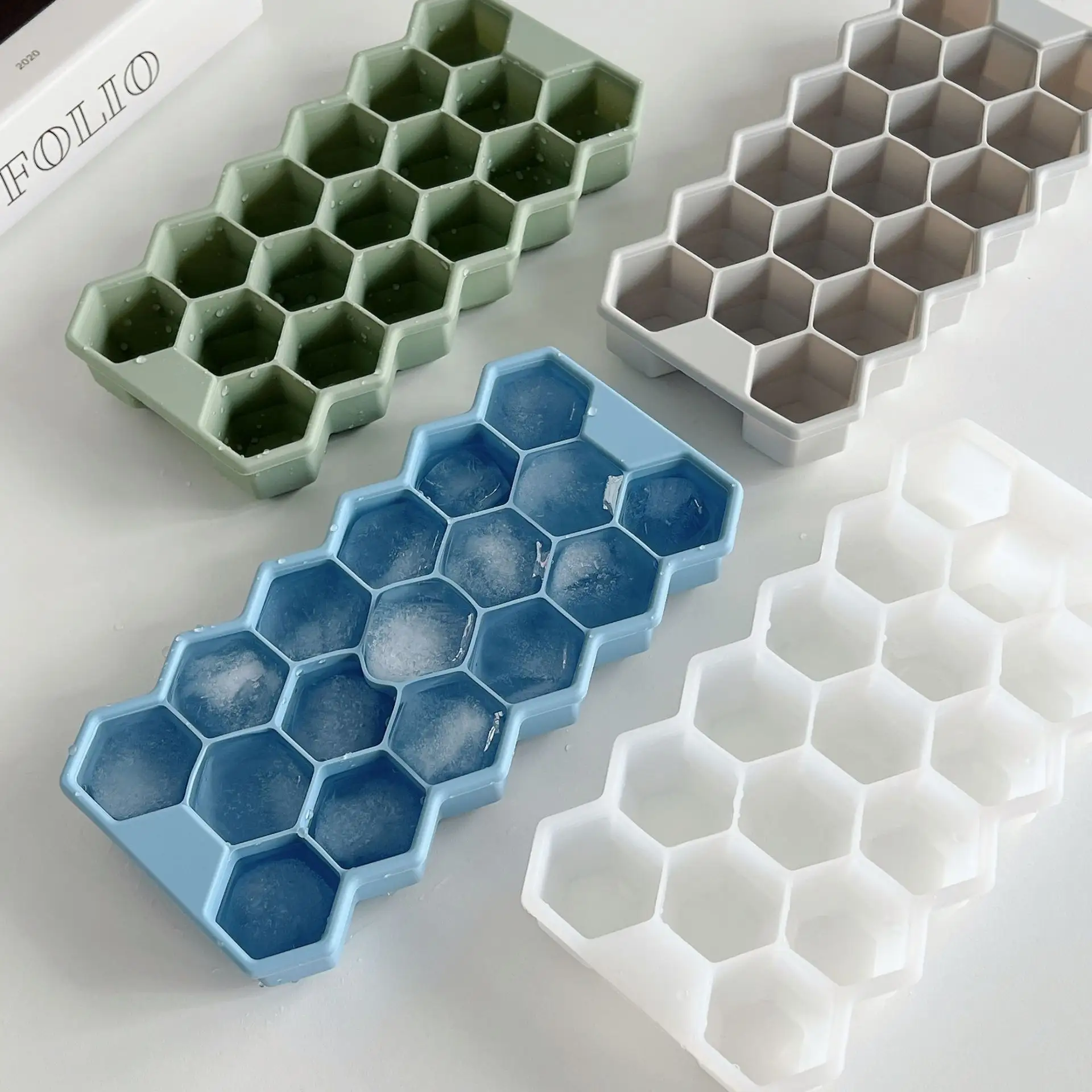 Molde de cubos de gelo de silicone personalizado sem BPA bandeja de cubos de gelo de silicone de fácil liberação com tampa para fazer blocos de gelo