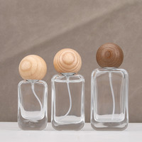 Botol Parfum Grosir Bentuk Persegi dengan Pompa Semprot, Botol Parfum Kaca Buram dengan Tutup Kayu