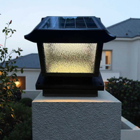 Lampe LED solaire murale extérieure IP44 étanche avec un angle de faisceau de 360° et une lumière blanc chaud pour parc à thème
