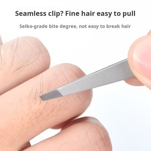 <span class=keywords><strong>Pince</strong></span> <span class=keywords><strong>à</strong></span> <span class=keywords><strong>épiler</strong></span> <span class=keywords><strong>à</strong></span> sourcils en acier inoxydable de qualité professionnelle <span class=keywords><strong>épilation</strong></span> sans effort avec pointe inclinée ultra-mince pour une prise précise - Product Image 4