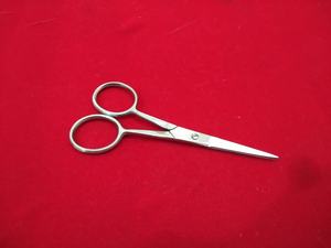 Ciseaux de beauté professionnels pour nez et moustache Lame droite en acier inoxydable de 3.5 pouces avec pointe pointue - Product Image 3