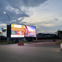 Panneau d'affichage publicitaire encastré dans une colonne extérieure avec écrans LED pour les magasins de détail et la signalétique d'orientation des ascenseurs