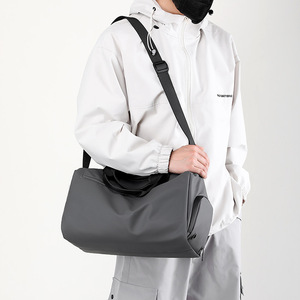 Sac de voyage et de sport imperméable avec compartiment à chaussures séparé, séparation humide/sec, pour week-end, nuitée, sport, gym, avec logo personnalisé, sac à bandoulière - Product Image 3