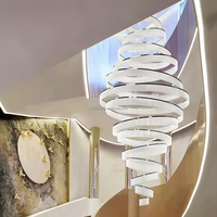 Lustre en cristal en spirale de luxe personnalisé pour hôtel, luminaire suspendu vertical multi-anneaux pour hôtel, villa, hall d'entrée, escalier