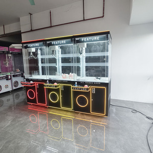 Máquina de grúa de garra para agarrar muñecas que funciona con monedas con gabinete transparente y pago con tarjeta para uso recreativo - Product Image 5