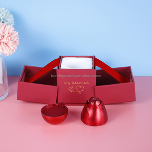 Confezione regalo aperta su due lati con goffratura lucida in metallo rosa rossa con goffratura per gioielli Set proposte - Product Image 4