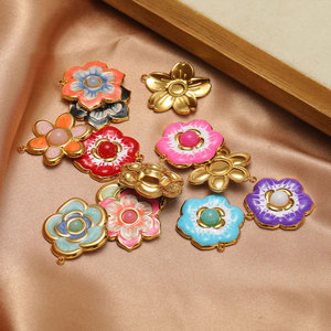 Pendentifs et breloques personnalisés en acier inoxydable 316L plaqué or 14K 18K PVD pour la création de bijoux, breloques fleurs pour bracelets. - Product Image 3