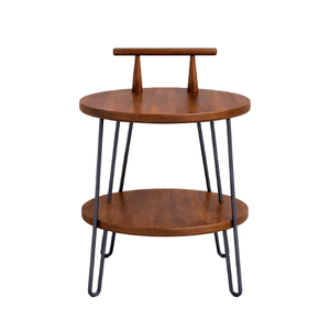 La chaise Midtown, avec sa finition en bois brun foncé, est idéale pour sublimer les intérieurs d'hôtels modernes avec élégance et durabilité. - Product Image 1