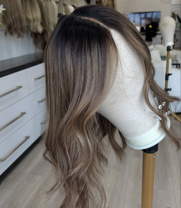 Parrucche HD in Capelli Umani Vergini Leggere, Qualità Premium da Salone, 130% Densità, Castano Cenere con Mèches, Taglio Corto Ondulato, da Singolo Donatore, con Cuticole Allineate - Product Image 2