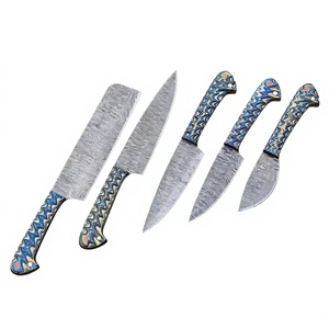 Ensemble de 5 couteaux de cuisine en acier Damas avec manche en bois Pakka bleu, comprenant un couteau de chef, un couteau à éplucher, un couteau utilitaire et un couteau à découper - Product Image 1