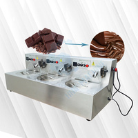 Bon marché entièrement automatique petit dosage 5kg 8kg multifonction fondre Table chocolat tempérer machine à vendre